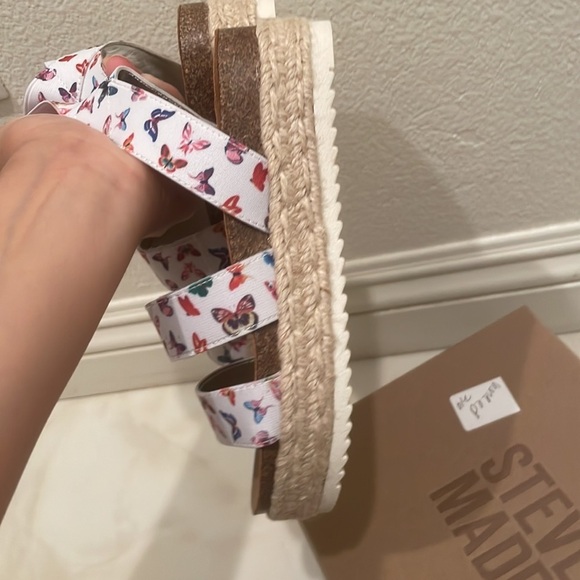 NWT GIRLS SIZE 13 STEVE MADDEN JKIMMIE BUTTERFLY SANDALS - Picture 7 of 11